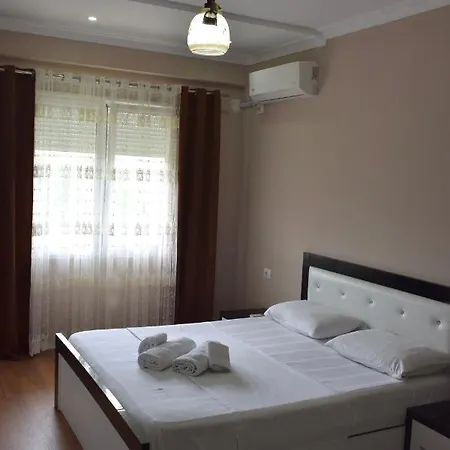 Zoo Apartment *
