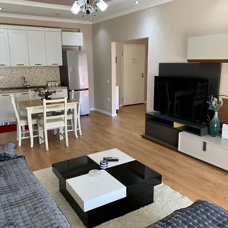 Zoo Apartment