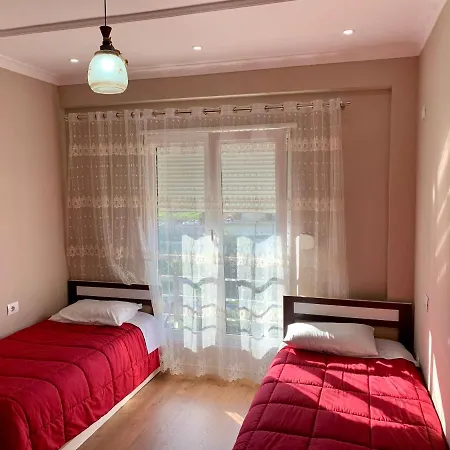 Zoo Apartment *